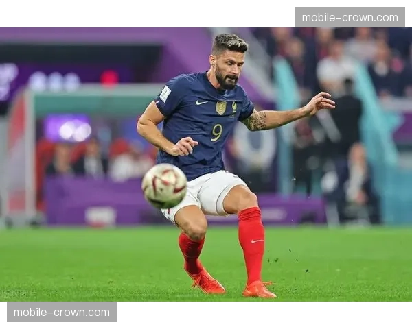 法国吉鲁支点作用淡化，前场无锋阵灵活跑位考验防守协同性